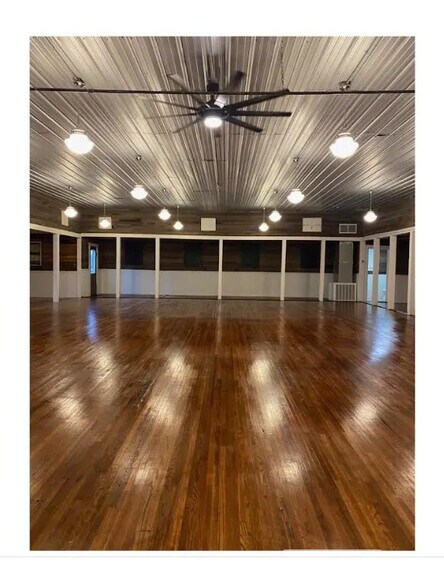 More Photos Of 2206 W Main St, Clarksville General Retail For Sale