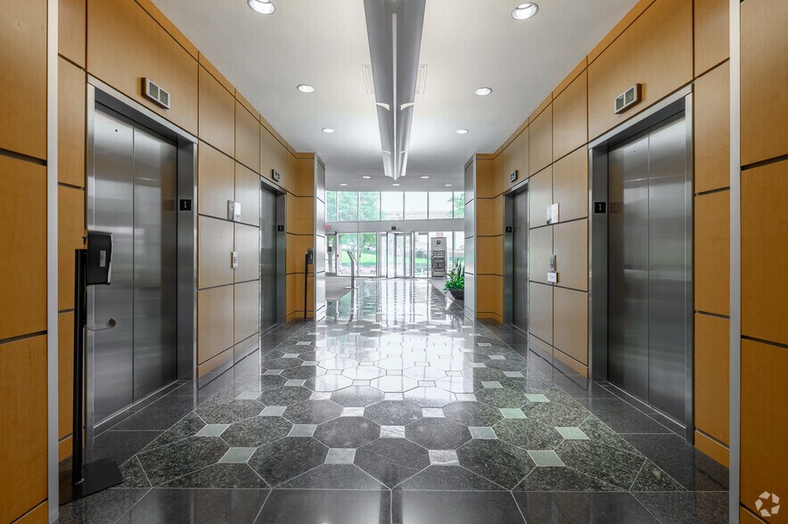 More Photos Of 8111 Lyndon B Johnson Fwy, Dallas Office For Lease