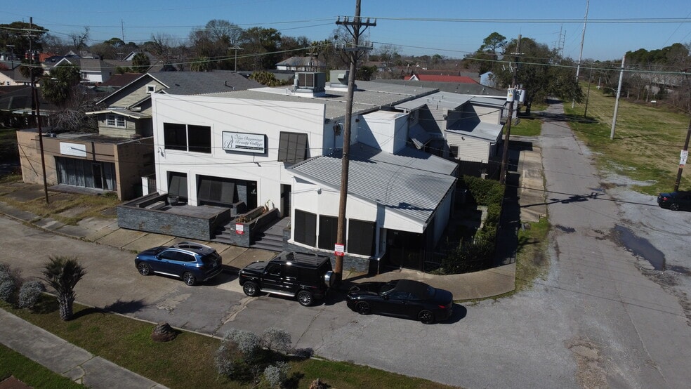 Primary Photo Of 3871 Gentilly Blvd, New Orleans Freestanding For Sale