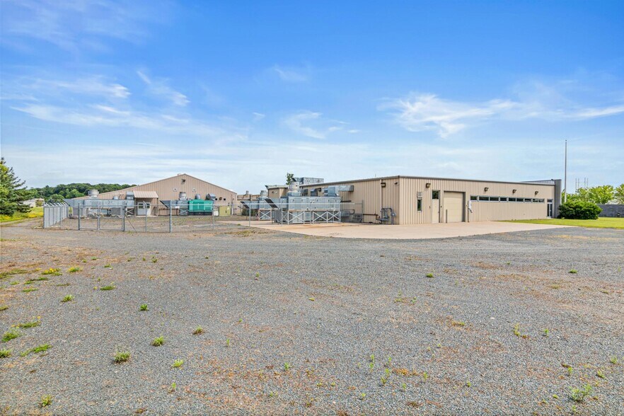 More Photos Of 803 Prospect Ave, Osceola Manufacturing For Sale