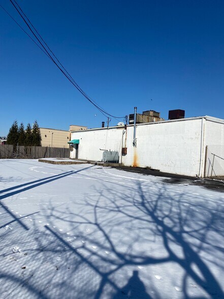 More Photos Of 1115 Veterans Hwy, Bristol General Retail For Sale