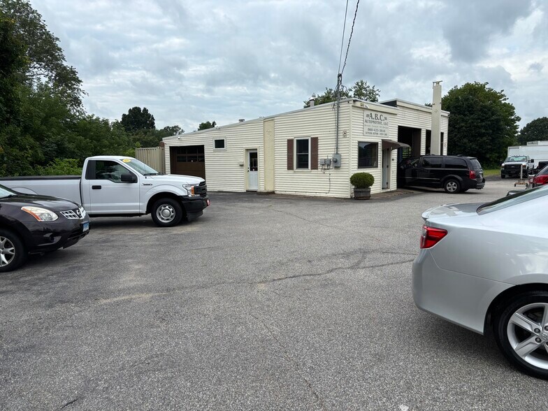 Primary Photo Of 114 Columbia Ave, Willimantic Auto Repair For Lease