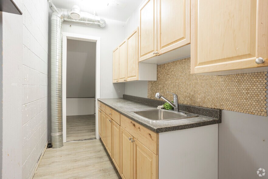 More Photos Of 1904 20th Ave NW, Calgary Storefront Retail Office For Lease