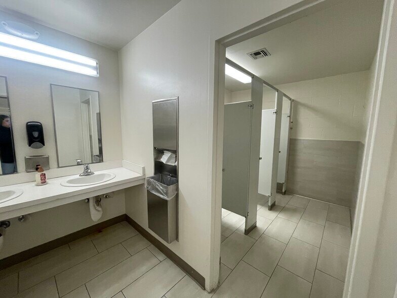 More Photos Of 230 E Spruce Ave, Inglewood Freestanding For Sale