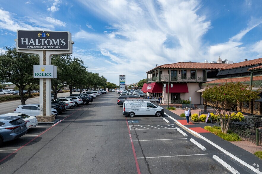 More Photos Of 6040 Camp Bowie Blvd, Fort Worth Unknown For Lease