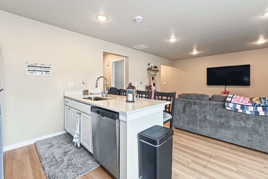 More Photos Of 2018 Otley Ave, Perry Apartments For Sale