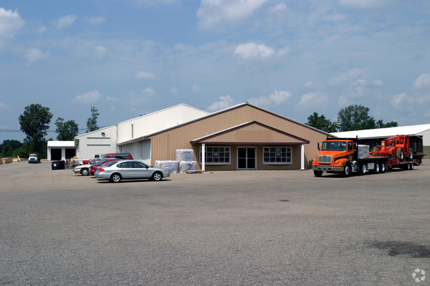 Primary Photo Of 3147 Fruit Ridge Ave NW, Grand Rapids Distribution For Sale