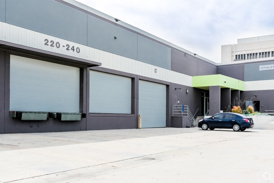 More Photos Of 220-240 W Ivy Ave, Inglewood Truck Terminal For Lease