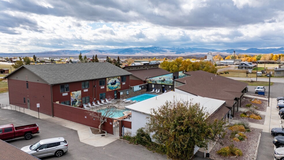 More Photos Of 202 W Main St, White Sulphur Springs Hotel For Sale