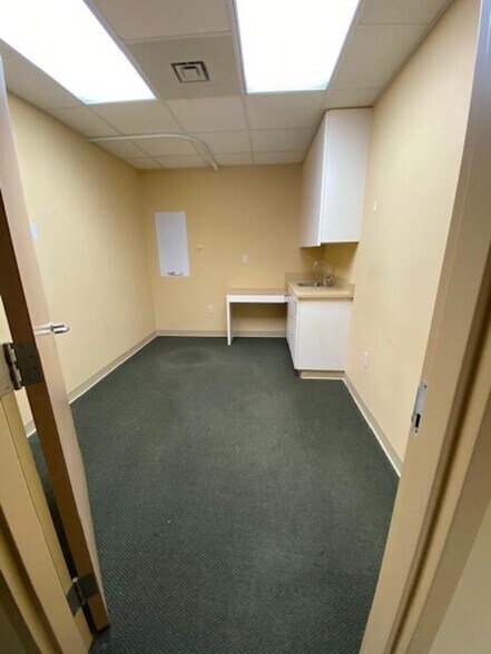 More Photos Of 705 Breedlove Dr, Monroe Medical For Lease