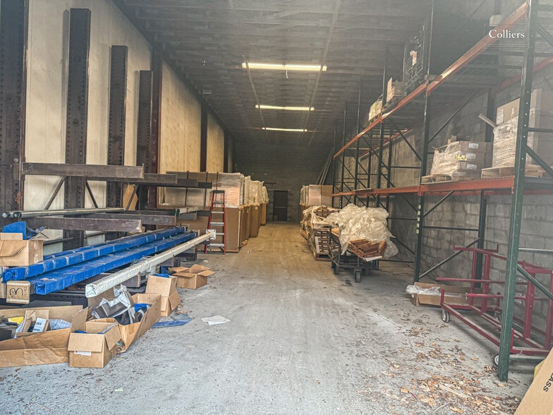 More Photos Of 3101 Beale Ave, Altoona Showroom For Sale