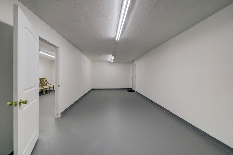 More Photos Of 905 W Main St, La Porte Warehouse For Sale
