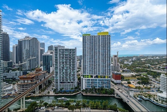 More Photos Of 175 SW 7th St, Miami Medical For Sale