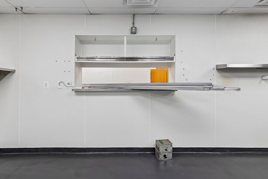 More Photos Of 102 N Rogers St, Aberdeen Restaurant For Sale