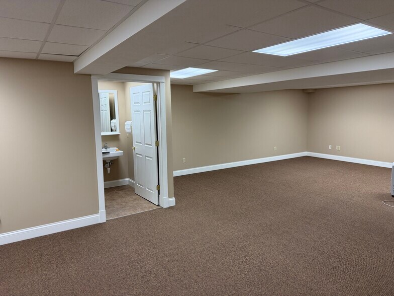 More Photos Of 2801 Bristol St, Elkhart Office For Sale