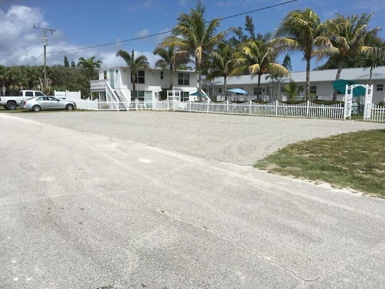 More Photos Of 2502 Tamarind Dr, Hutchinson Island Hotel For Sale