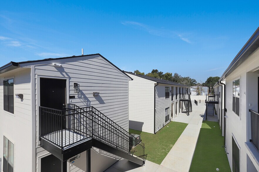 Primary Photo Of 4380 Mohican Prescot Crossover, Baton Rouge Apartments For Sale