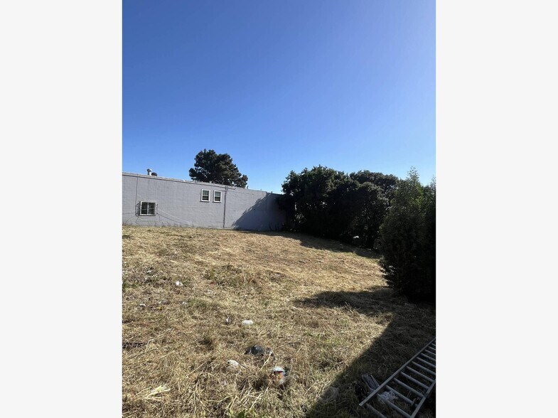 More Photos Of 9809-9811 Macarthur Blvd, Oakland Land For Sale