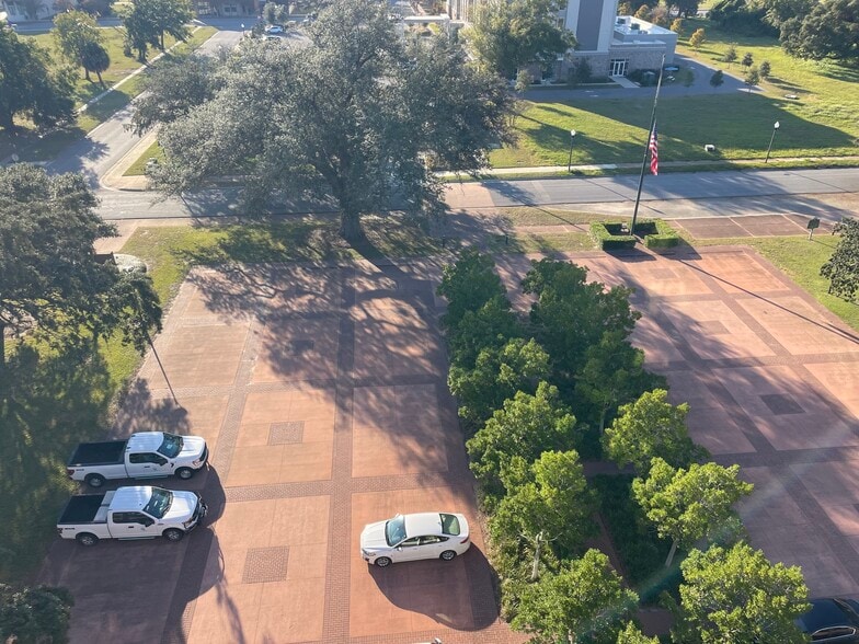 More Photos Of 1 Energy Pl, Pensacola Office For Lease