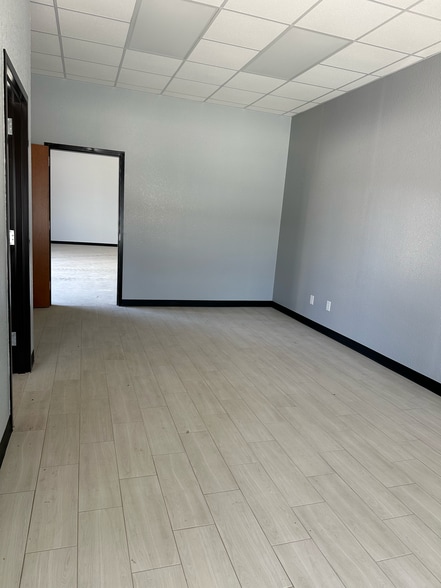 More Photos Of 10927 Fredericksburg Rd, San Antonio Unknown For Lease