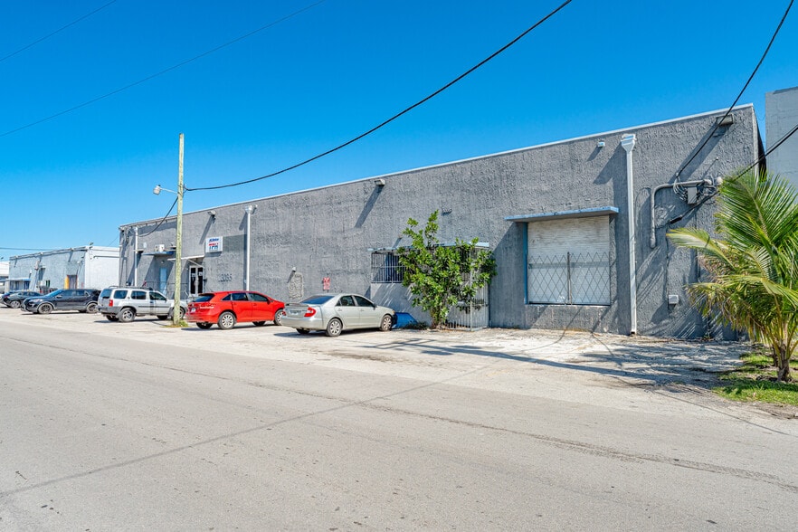 More Photos Of 3035 NW 40th St, Miami Warehouse For Sale