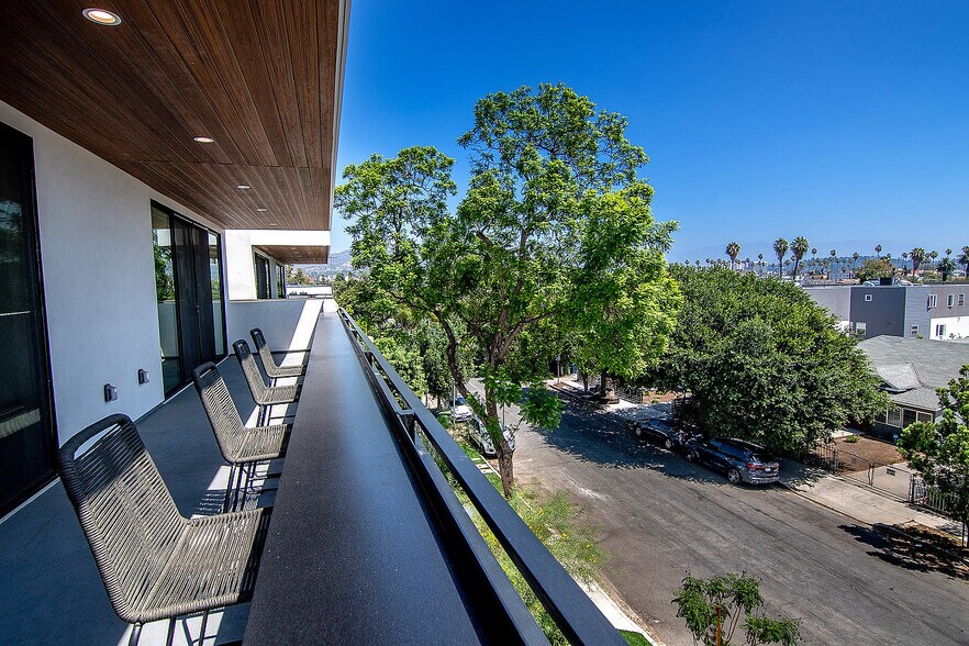 More Photos Of 811 N Harvard Blvd, Los Angeles Multifamily For Sale