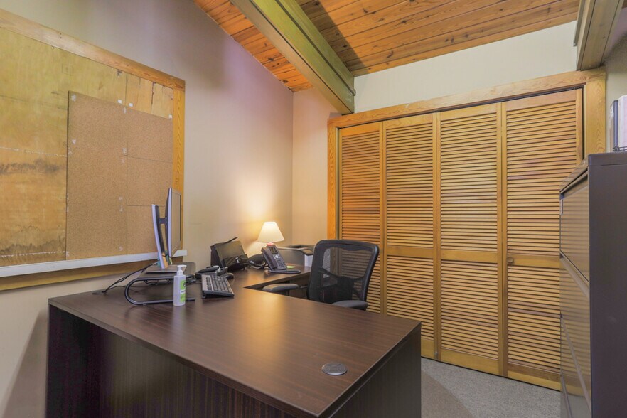 More Photos Of 113 Court St, Pickens Office For Lease