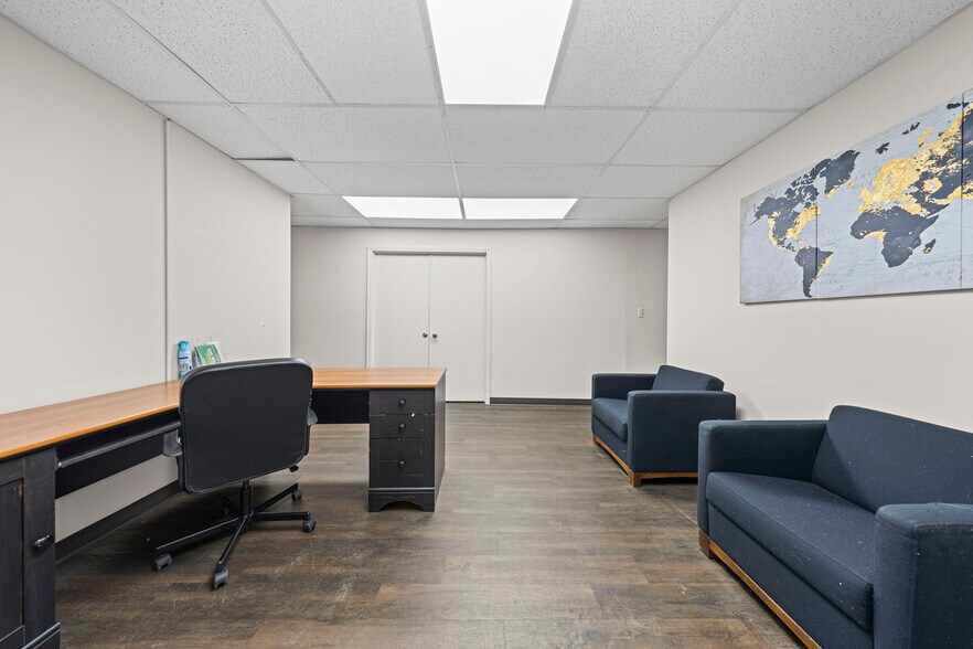 More Photos Of 230 North Ave, Mount Clemens Office For Sale