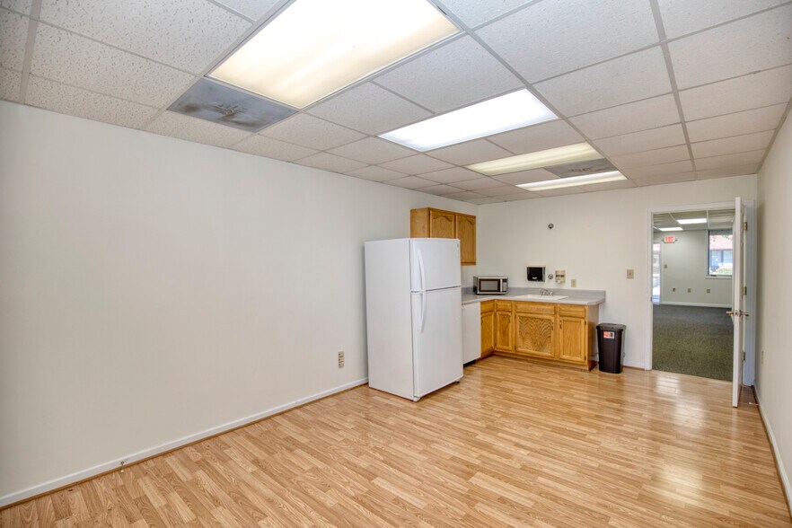 More Photos Of 7151 Richmond Rd, Williamsburg Medical For Lease