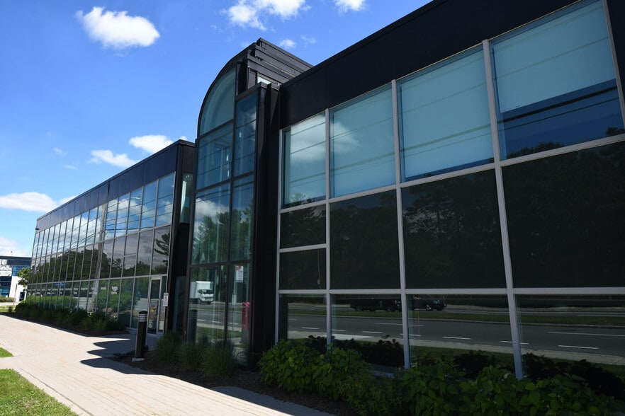 More Photos Of 380 Hunt Club Rd, Ottawa Office For Sale