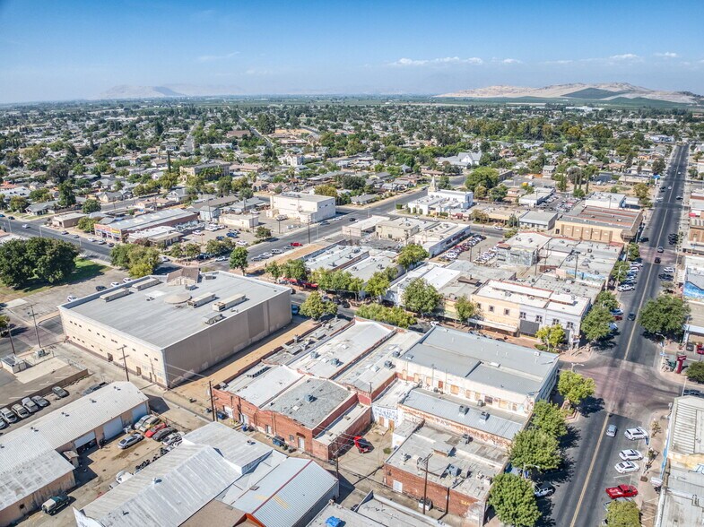 More Photos Of 137 N L St, Dinuba Storefront Retail Residential For Sale