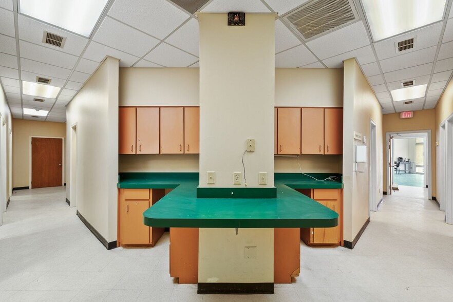 More Photos Of 748 N Us-29, Cantonment Medical For Lease
