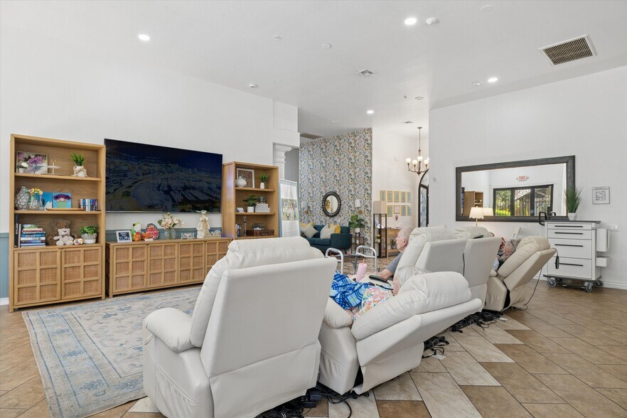 More Photos Of 5338 E Hartford Ave, Scottsdale Healthcare For Sale
