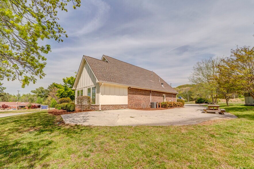More Photos Of GA Hwy 136, LaFayette Bank For Sale