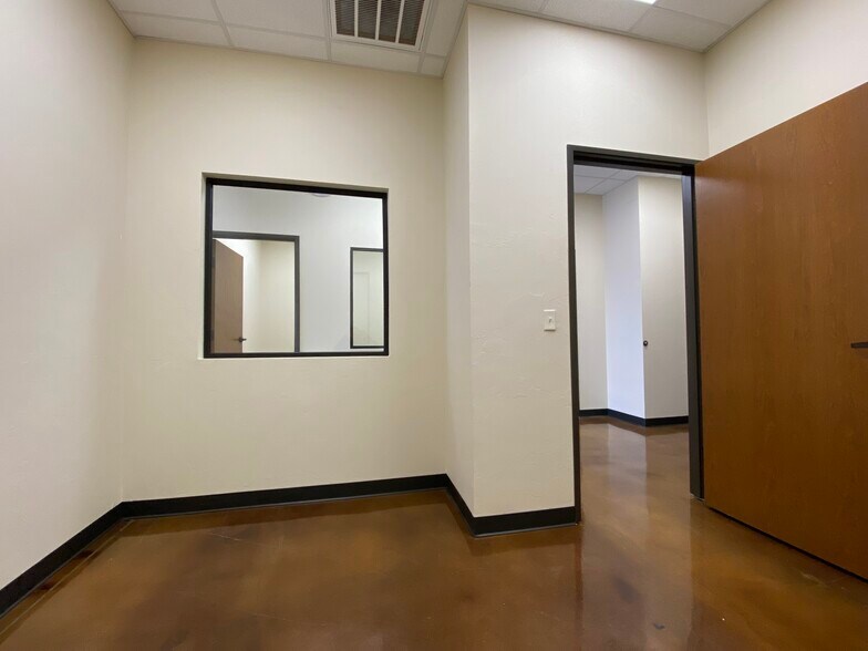 More Photos Of 8921 NW Expressway St, Oklahoma City Warehouse For Lease