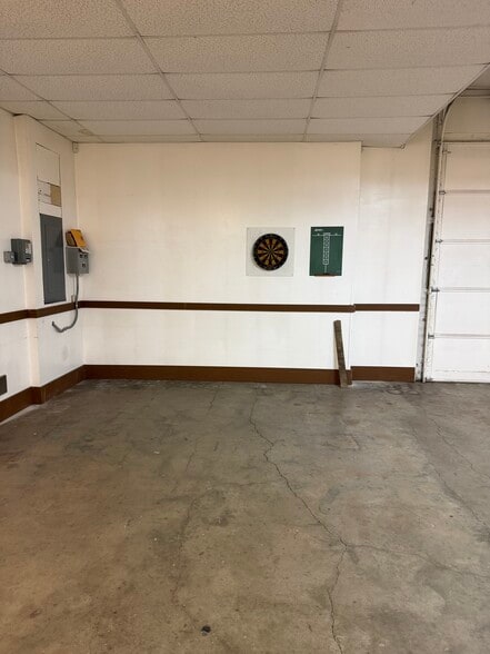 More Photos Of 7527 Gary Rd, Manassas Warehouse For Sale