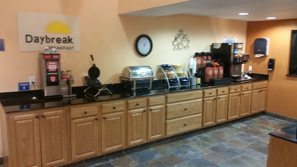 More Photos Of 3040 5th Ave S, Fort Dodge Hotel For Sale
