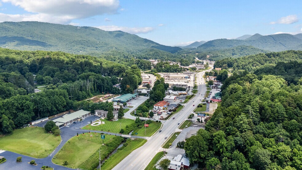 More Photos Of 851 Highway 441 S, Clayton Freestanding For Sale