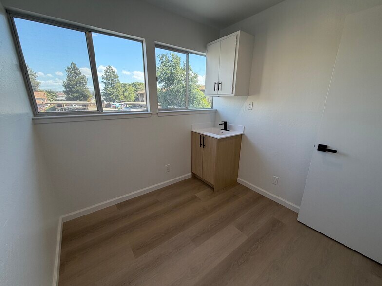More Photos Of 19830 Lake Chabot Rd, Castro Valley Medical For Lease