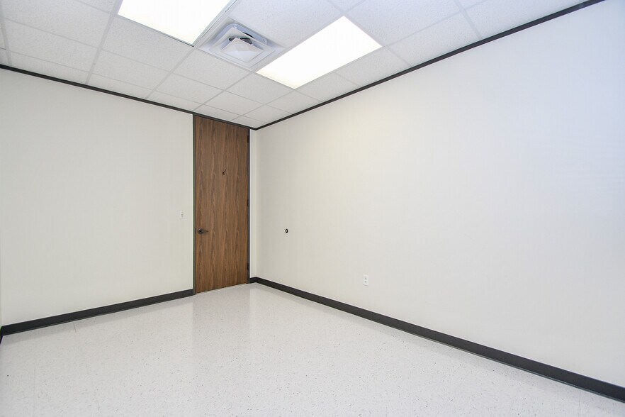 More Photos Of 15366 Park Row, Houston Office For Lease