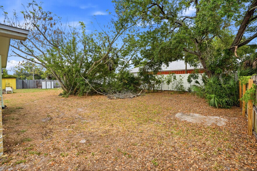 More Photos Of 8040 47th Ave N, Saint Petersburg Apartments For Sale