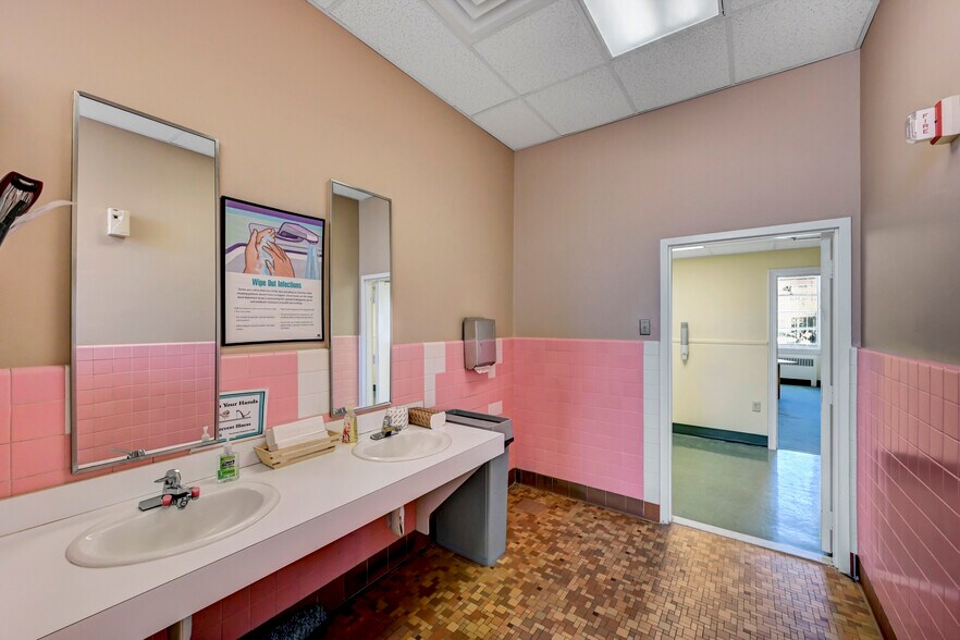 More Photos Of 301 Delaware Ave, Olyphant Office For Sale