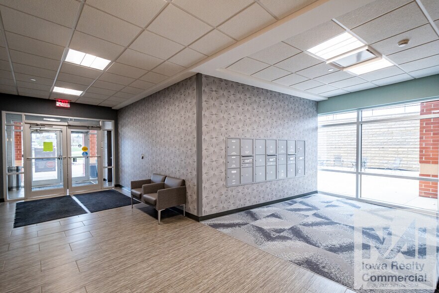 More Photos Of 2769 Heartland Dr, Coralville Office For Sale
