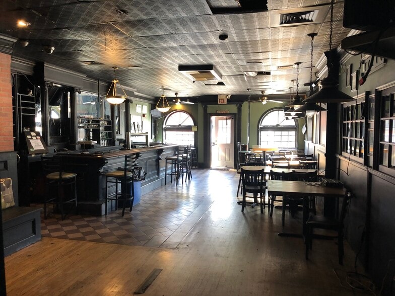 More Photos Of 228-234 Old Country Rd, Mineola Storefront Retail Office For Sale