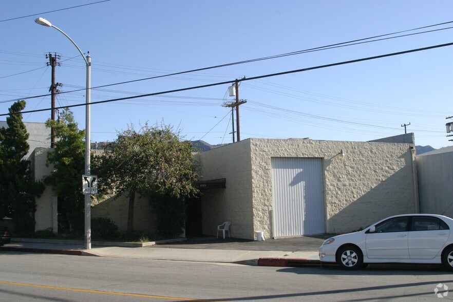 More Photos Of 2720 N Ontario St, Burbank Warehouse For Lease
