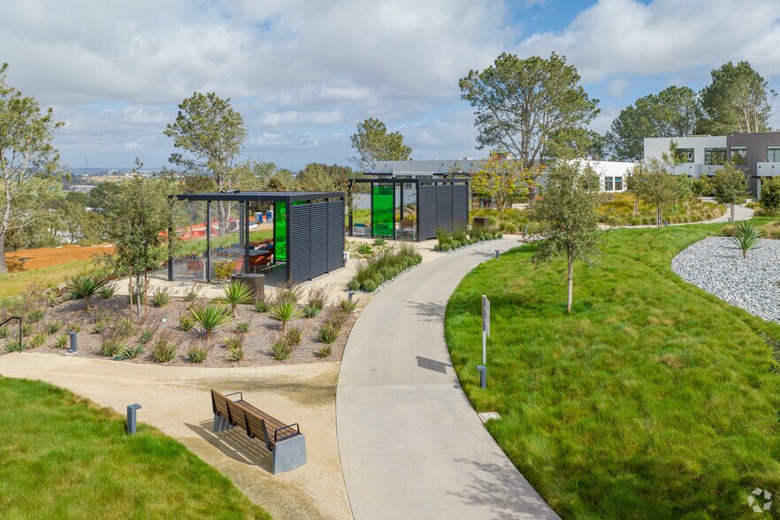 More Photos Of 11011 N Torrey Pines Rd, La Jolla Research And Development For Lease