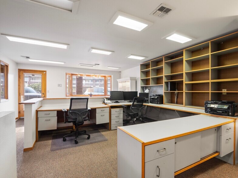 More Photos Of 6314 19th St W, Fircrest Office For Lease