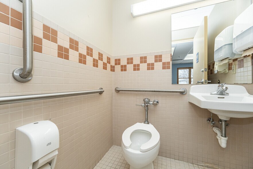 More Photos Of 202 5th St SE, Kasson Flex For Sale