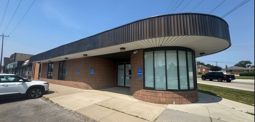 Primary Photo Of 21571 Kelly Rd, Eastpointe Storefront For Sale
