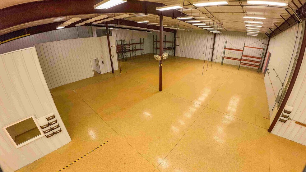 More Photos Of 601 4th St, De Smet Warehouse For Lease